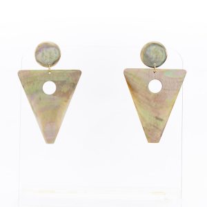 Aretes colgantes triangulares de nácar