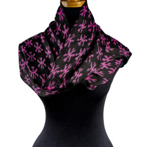 Bufanda con diseño de mariposa rosado y negro de algodón mercerizado